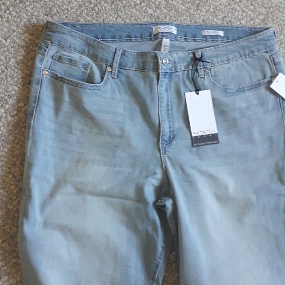 New Skinny Mid Rise Stretchy Studded Ankle Jean. - Picture 5 of 8